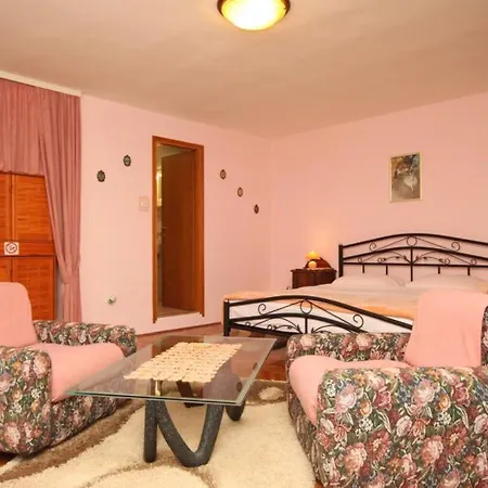 Appartement With Parking Space Nerezine, Losinj - 8049