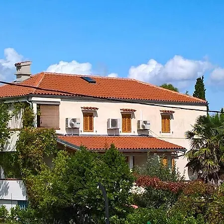 Apartments&rooms With Parking Space Nerezine, Losinj - 8049 Gasthuis