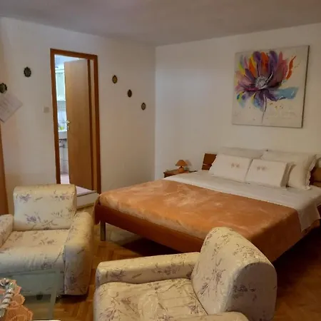 Apartments&rooms With Parking Space Nerezine, Losinj - 8049