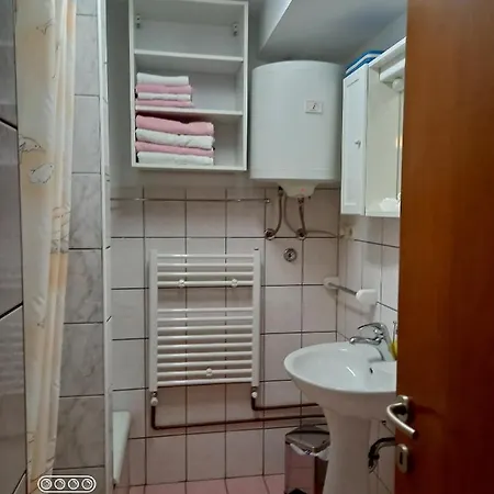 Apartments&rooms With Parking Space Nerezine, Losinj - 8049 Gasthuis 3*