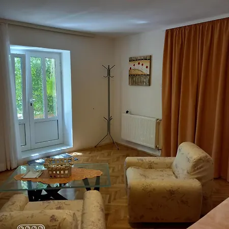 Apartments&rooms With Parking Space Nerezine, Losinj - 8049 Gasthuis