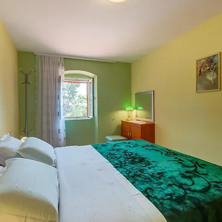 Gasthuis Apartments&rooms With Parking Space Nerezine, Losinj - 8049