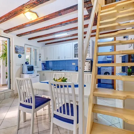 Apartments&rooms With Parking Space Nerezine, Losinj - 8049 Gasthuis Nerezine